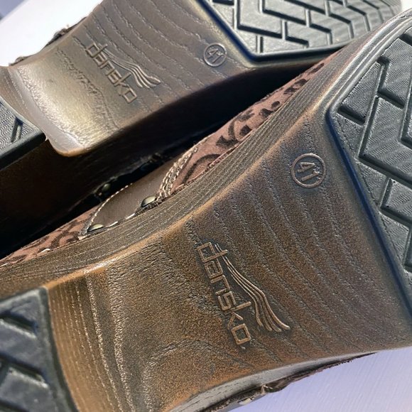 Dansko Prima Brown Floral Embossed Suede Leather Clogs EU Size 41 US Size 10.5 - Picture 11 of 12